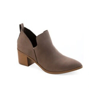 Sun + Stone “New”Taupe Western Chunky Heel Faux Suede Ankle Booties Size 9